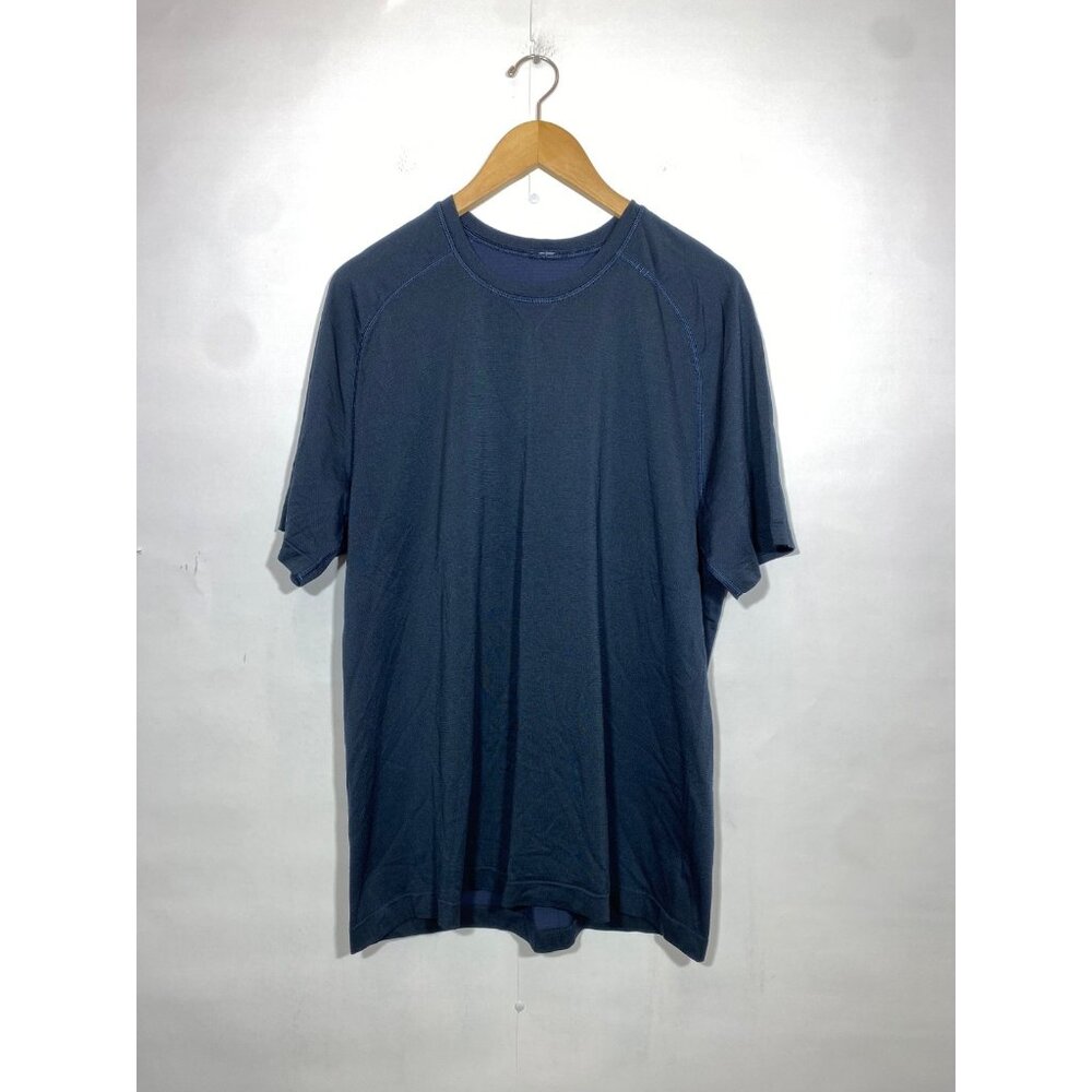 lululemon athletica Men's Navy Short-Sleeve Tee